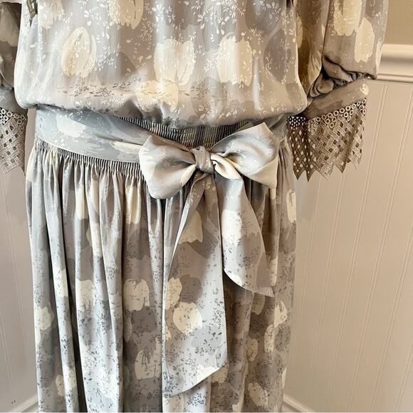 Vintage 80s Dress 100% Silk Drop Waist Sailor Collar Puff Sleeve Gray Cream 8 - Picture 4 of 10